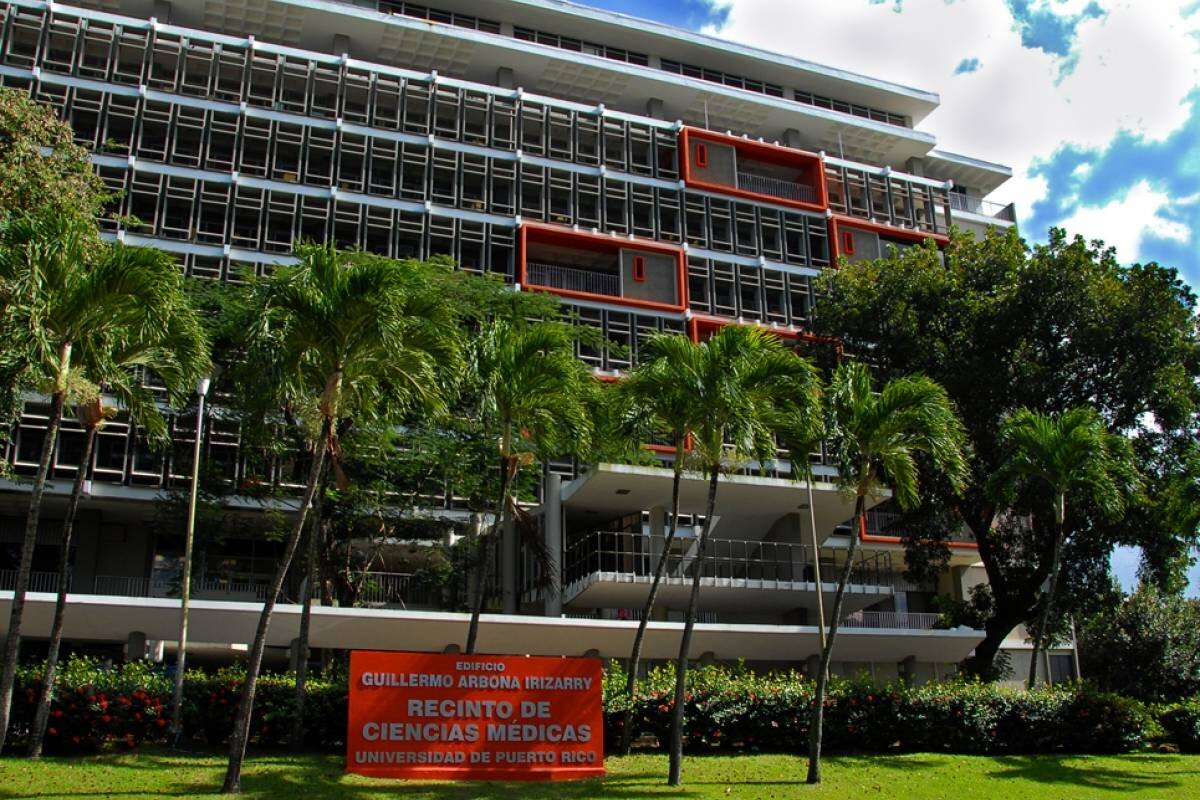 "La higiene oral meticulosa y las visitas regulares al dentista son la clave para el éxito a largo plazo de los implantes dentales" - Asociación Dental Americana