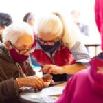 Tratamiento dental integral para adultos mayores y medicinas necesarias en recuperación