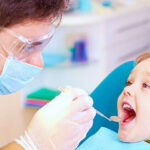 Tratamiento dental integral para niños con caries y medicinas necesarias