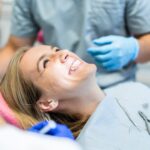Tratamientos dentales de ortodoncia para adultos y medicinas necesarias en la recuperación