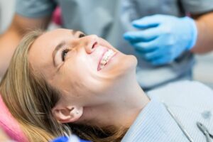 Tratamientos dentales de ortodoncia para adultos y medicinas necesarias en la recuperación